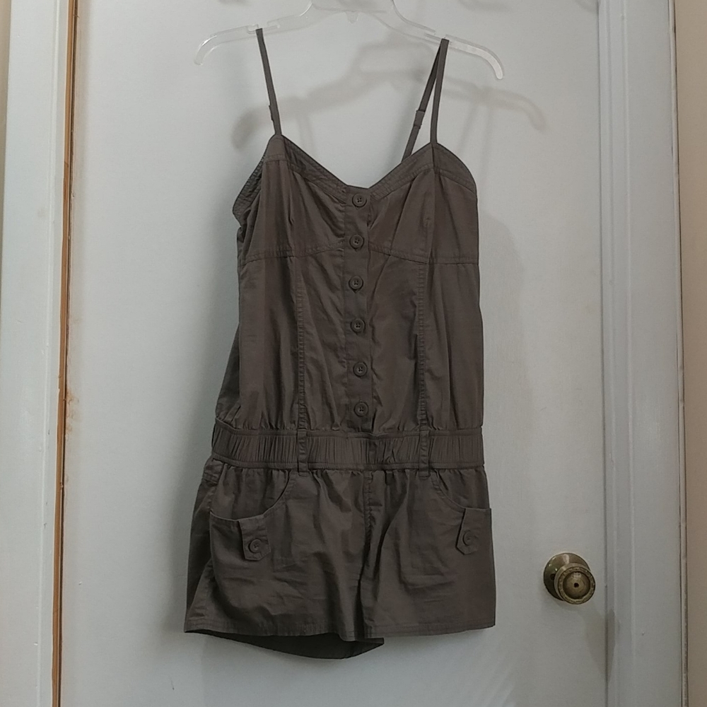 Olive green romper, Sz L